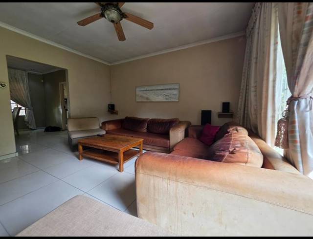 6 BEDROOM HOUSE FOR SALE IN BRACKENHURST